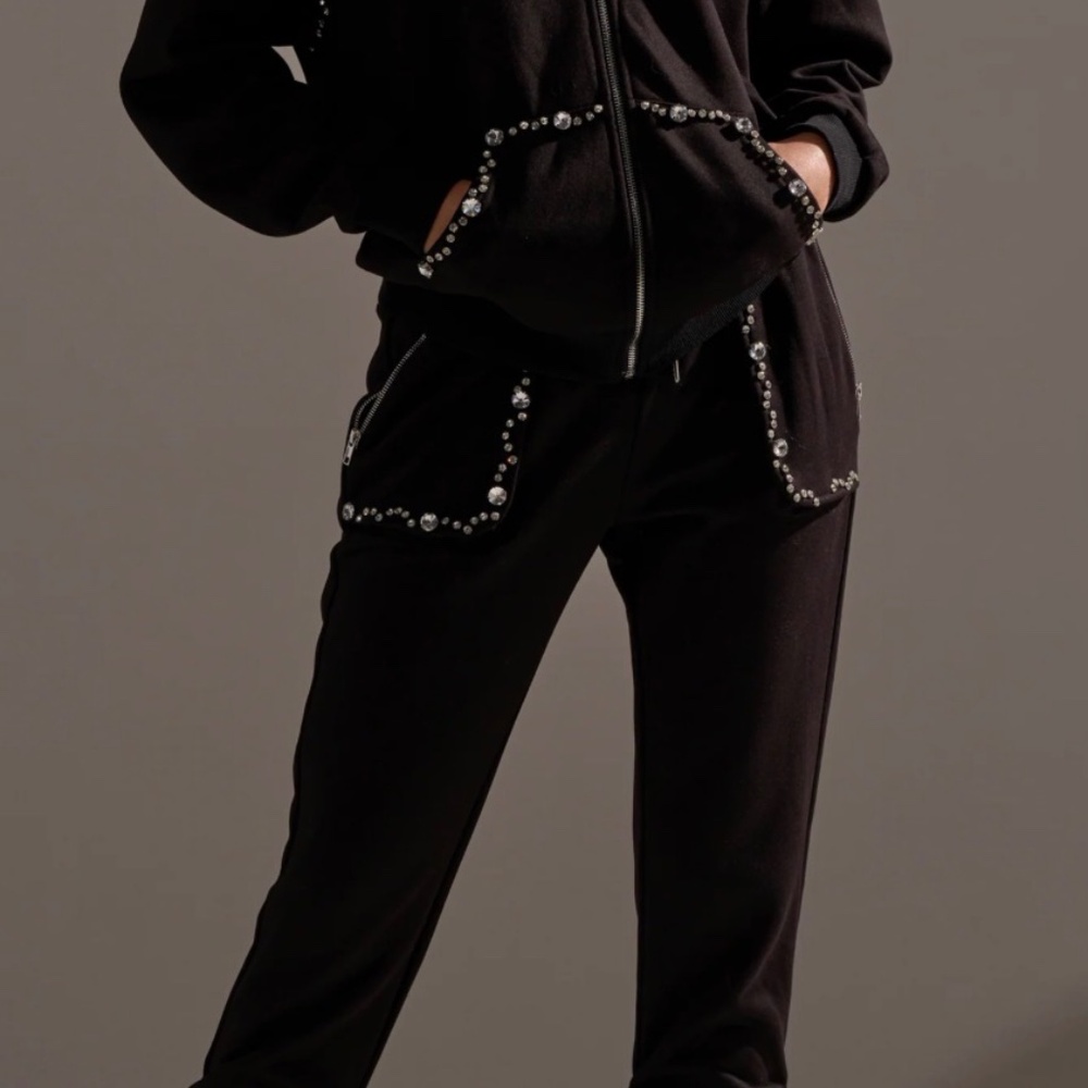 AKIRA COZY HOLIDAY RHINESTONE JOGGER IN BLACK Size LL
